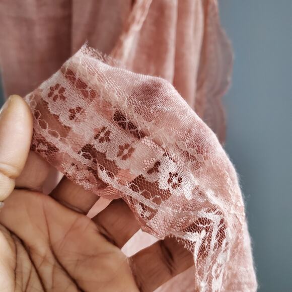 Large Pink Sheer Lightweight Lace Scalloped Edged Scarf - Picture 5 of 7